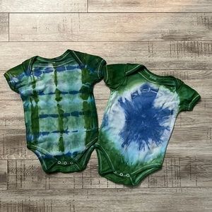 Bundle of 2 tie dye onesies (6-9 months)